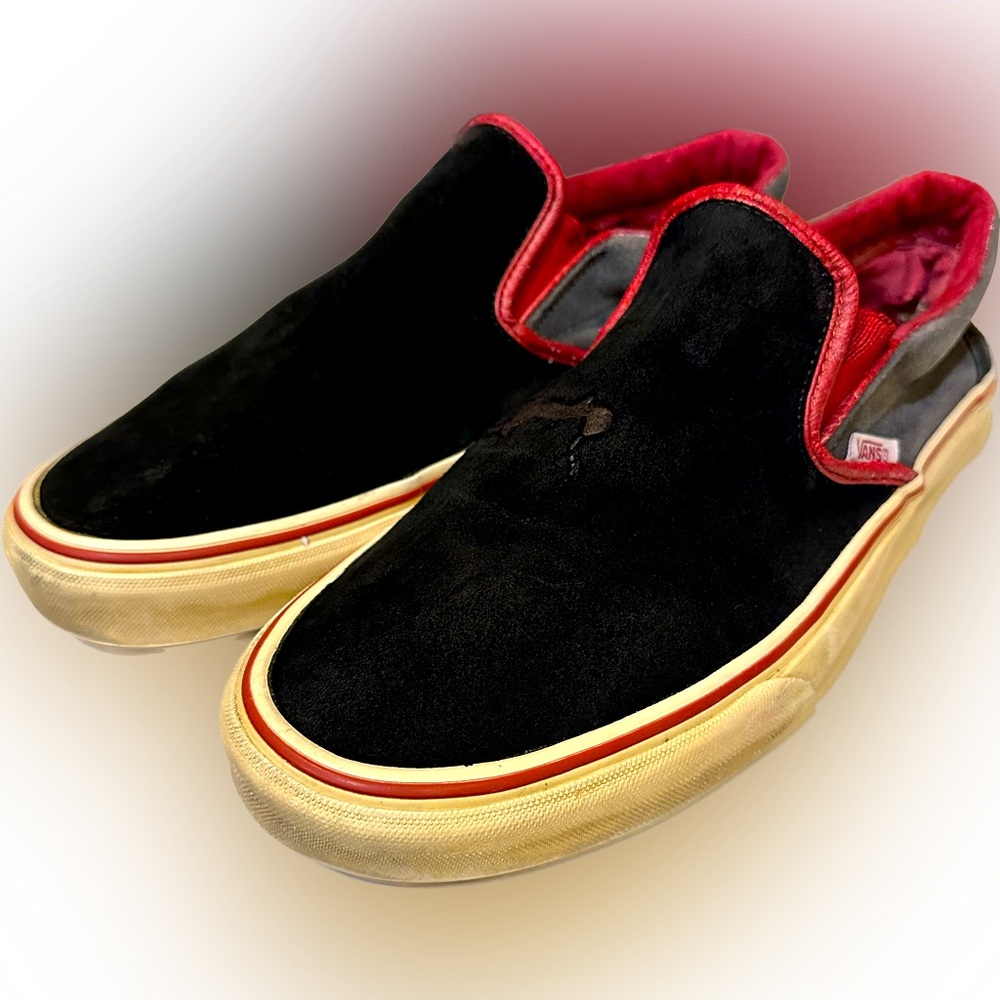 VTG RARE VANS OFF THE WALL BLACK GRAY RED SKATE SUEDE 10.5 M 12 W LOAFER SLIP-ON